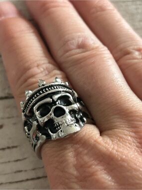 5/$25 -Look Crowned Skull Ring in Silver Tone